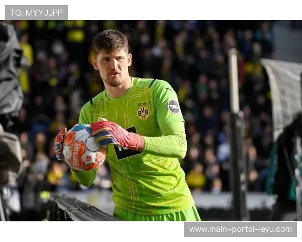 球迷纸团攻击科贝尔,多特蒙德平局引发不满 球迷纸团攻击科贝尔,多特蒙德平局引发不满